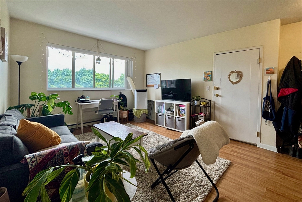 2 bed, 1 bath apartment for rent at 256 Parker Hill Ave Unit 7, Mission Hill — photo 1 of 10