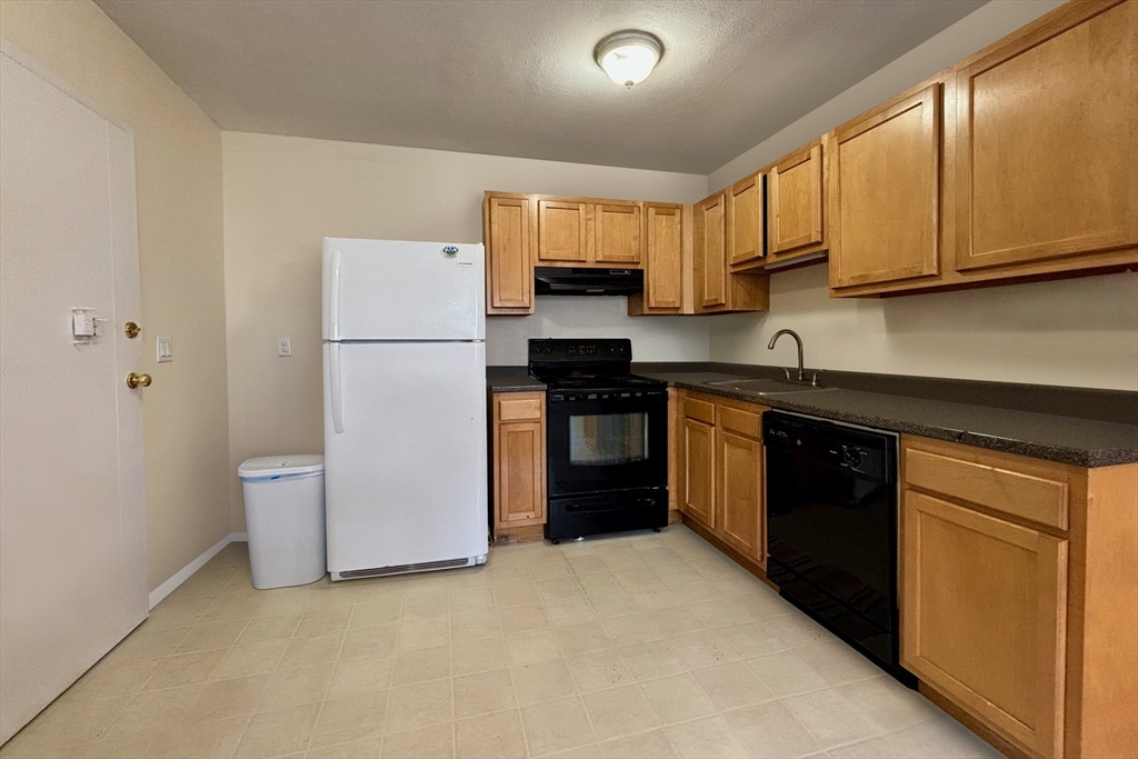 2 bed, 1 bath apartment for rent at 256 Parker Hill Ave Unit 7, Mission Hill — photo 3 of 10