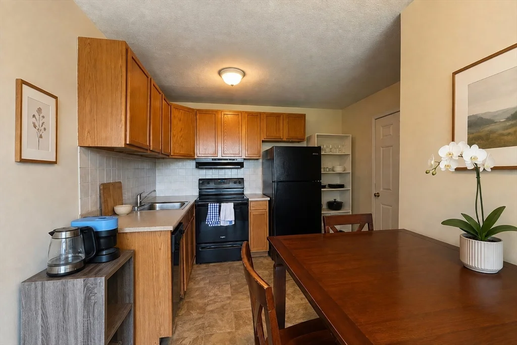 2 bed, 1 bath apartment for rent at 256 Parker Hill Ave Unit 9, Mission Hill — photo 2 of 9