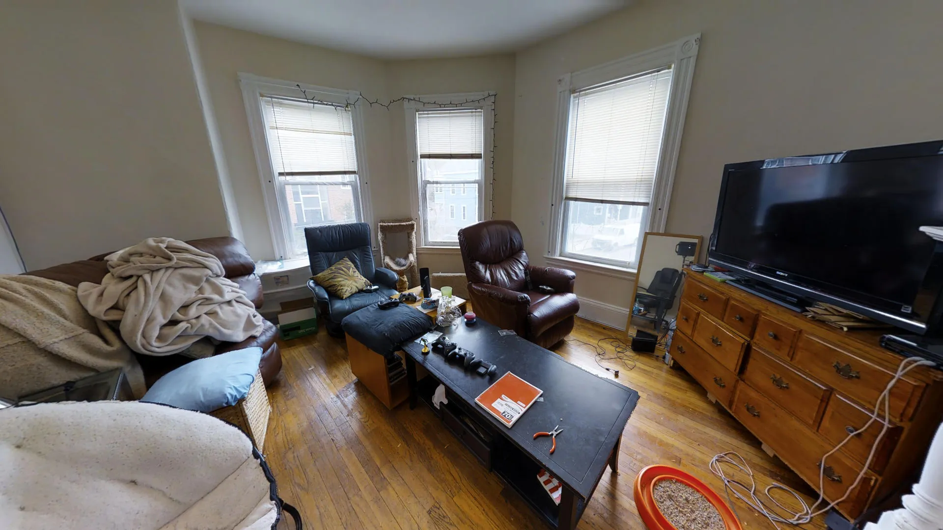 3 bed, 1 bath apartment for rent at 256 Summer St Unit 2, Spring Hill — photo 1 of 10