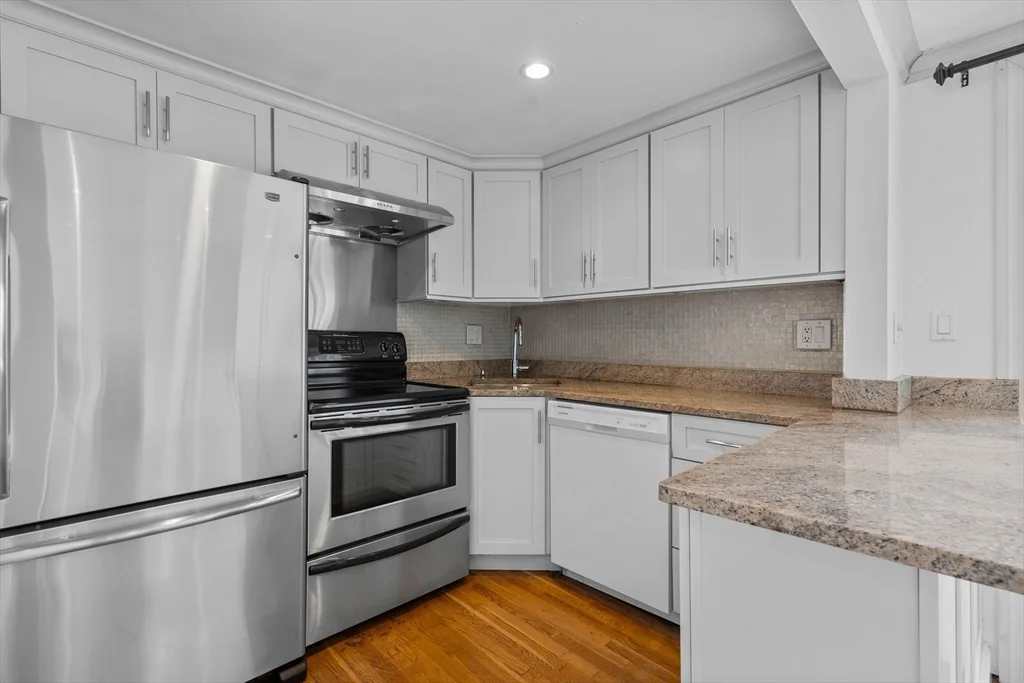 2 bed, 1 bath apartment for rent at 256 W 3rd St Unit 2, South Boston — photo 5 of 30