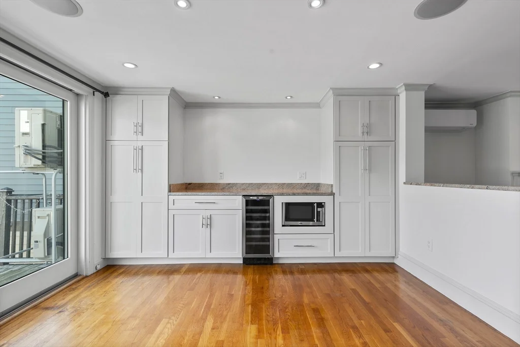 2 bed, 1 bath apartment for rent at 256 W 3rd St Unit 2, South Boston — photo 4 of 30