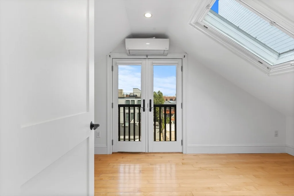2 bed, 1 bath apartment for rent at 256 W 3rd St Unit 2, South Boston — photo 24 of 30