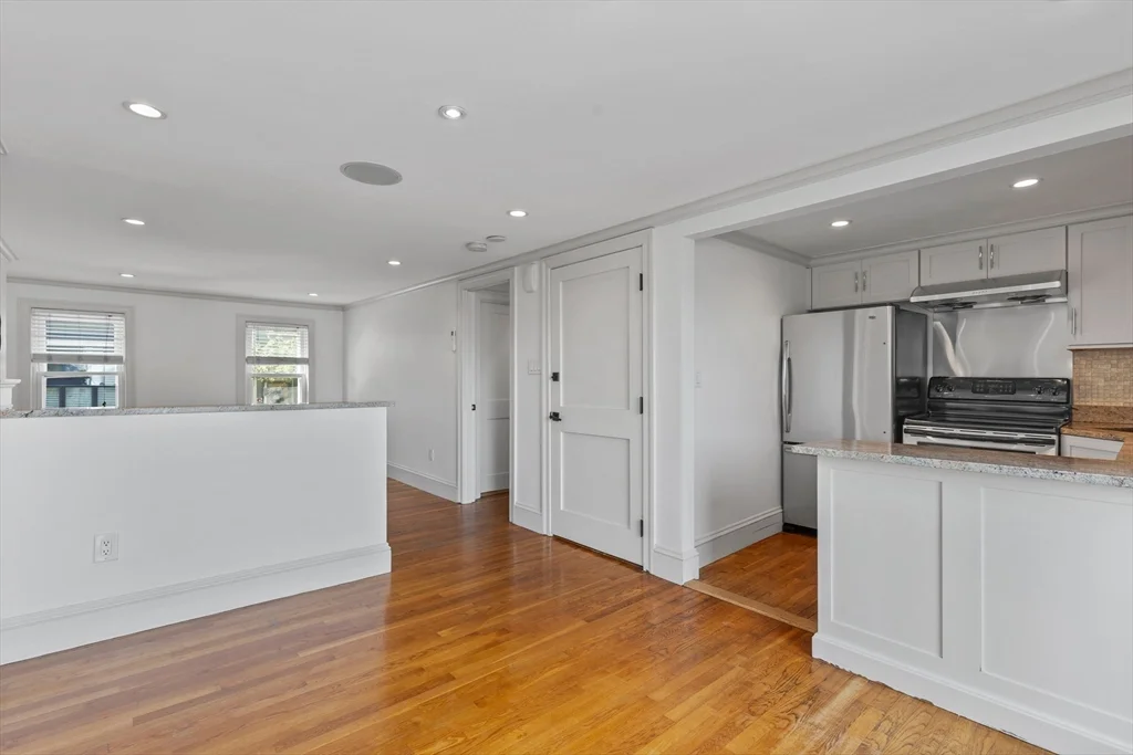 2 bed, 1 bath apartment for rent at 256 W 3rd St Unit 2, South Boston — photo 8 of 30