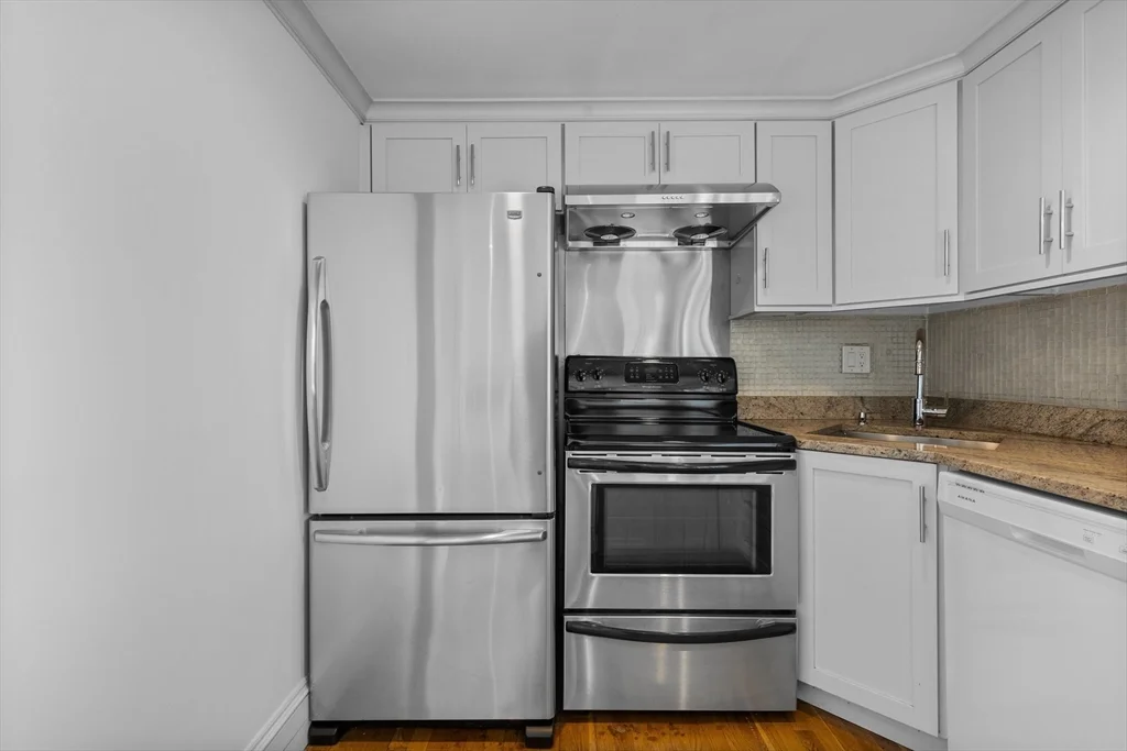 2 bed, 1 bath apartment for rent at 256 W 3rd St Unit 2, South Boston — photo 6 of 30