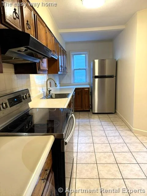 3 bed, 1 bath apartment for rent at 257 Powder House Boulevard Unit 1, Tufts — photo 8 of 17