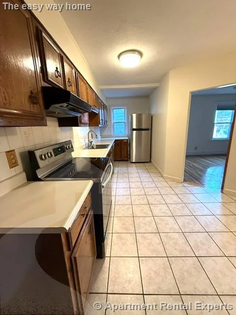 3 bed, 1 bath apartment for rent at 257 Powder House Boulevard Unit 1, Tufts — photo 9 of 17