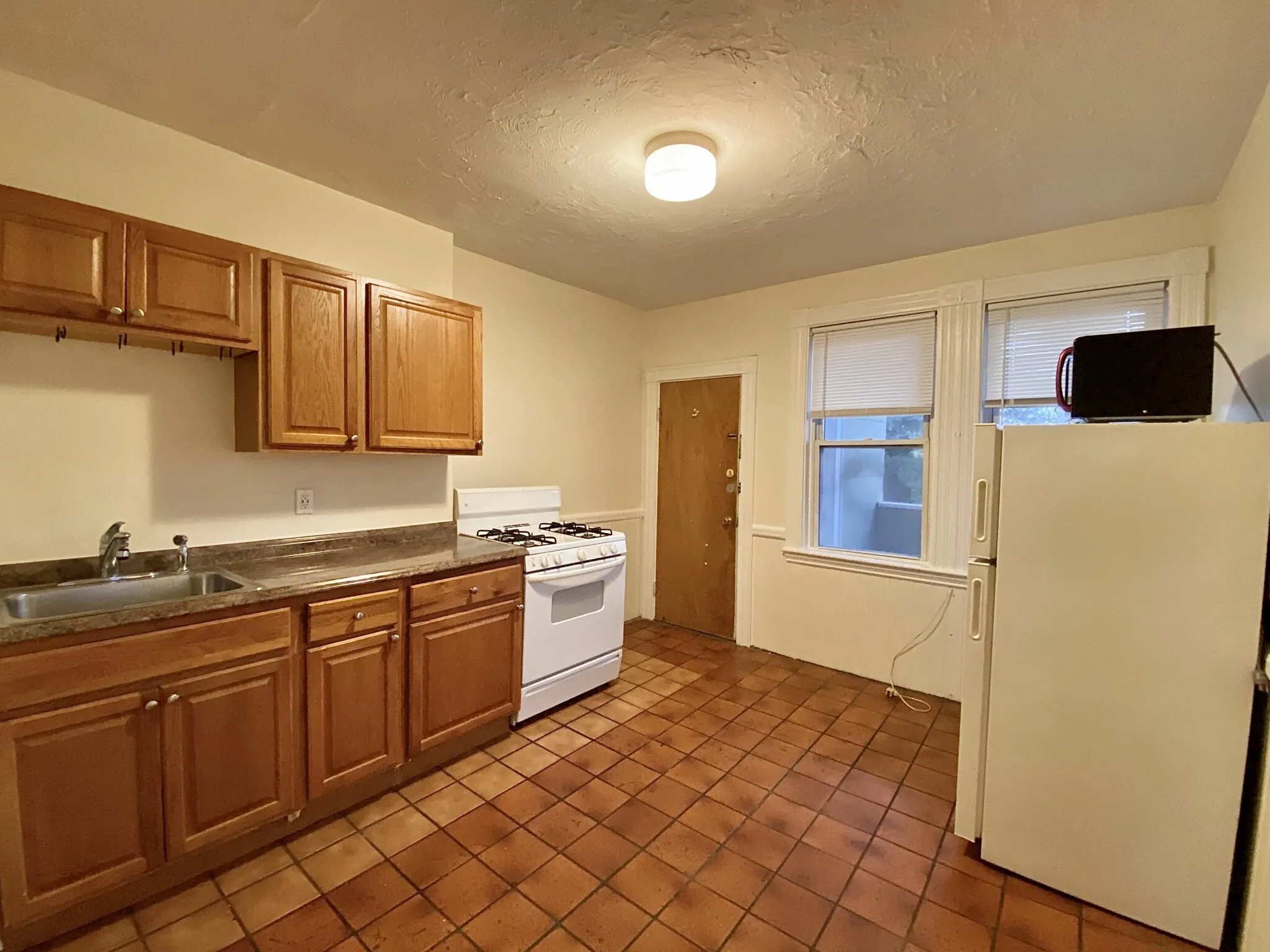 2 bed, 1 bath apartment for rent at 257 Beacon St Unit 3, Ward Two — photo 3 of 15