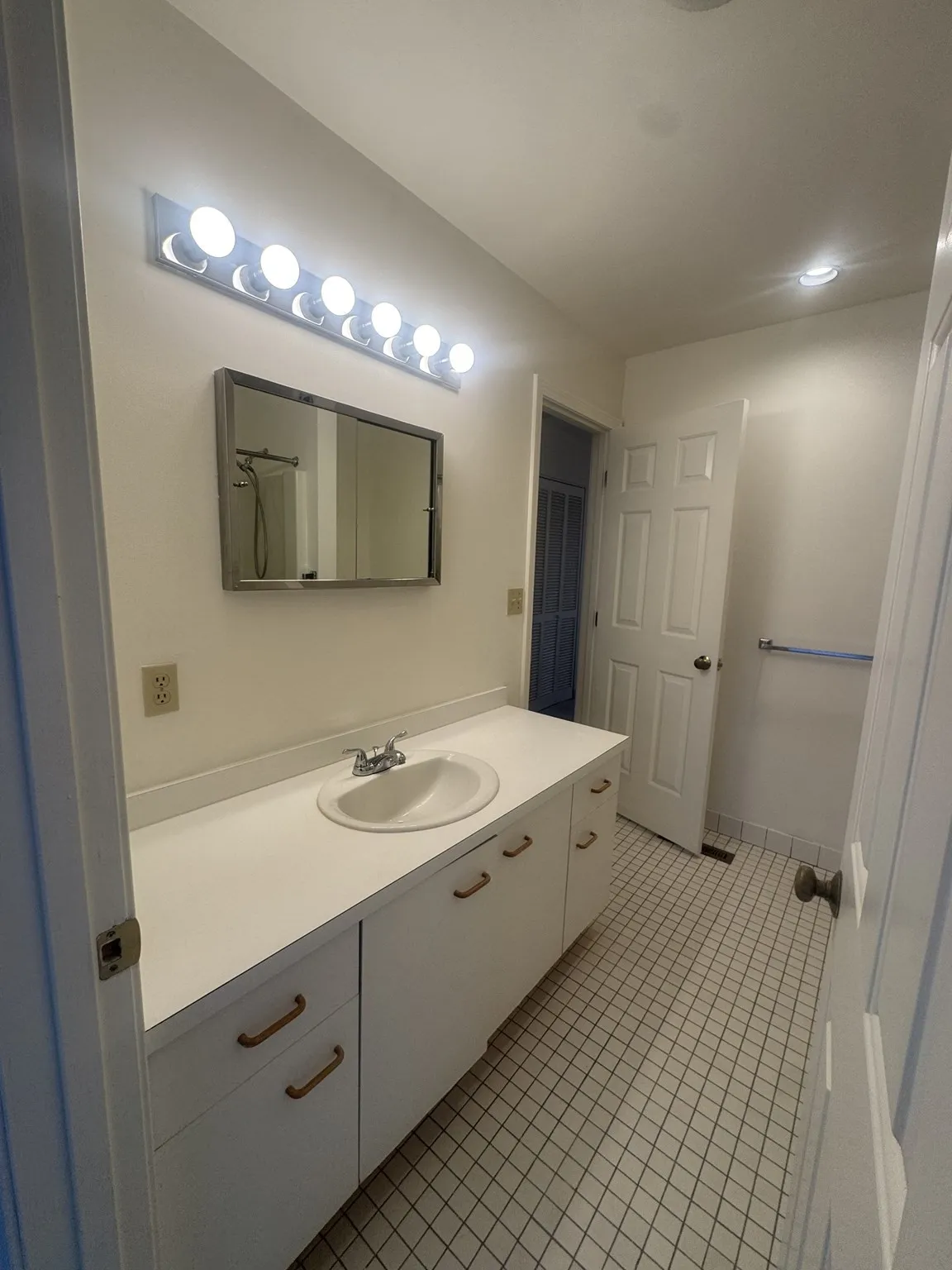 2 bed, 1 bath apartment for rent at 257 Dana Farms Unit 257, East Fairhaven — photo 11 of 24