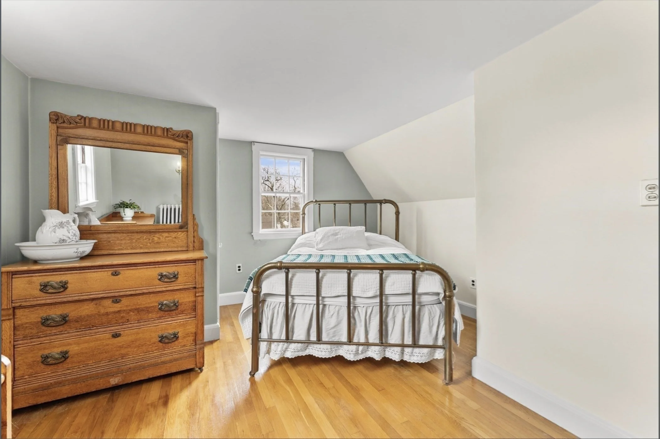 5 bed, 2 bath apartment for rent at 257 Dedham Unit na, Oak Hill — photo 21 of 25