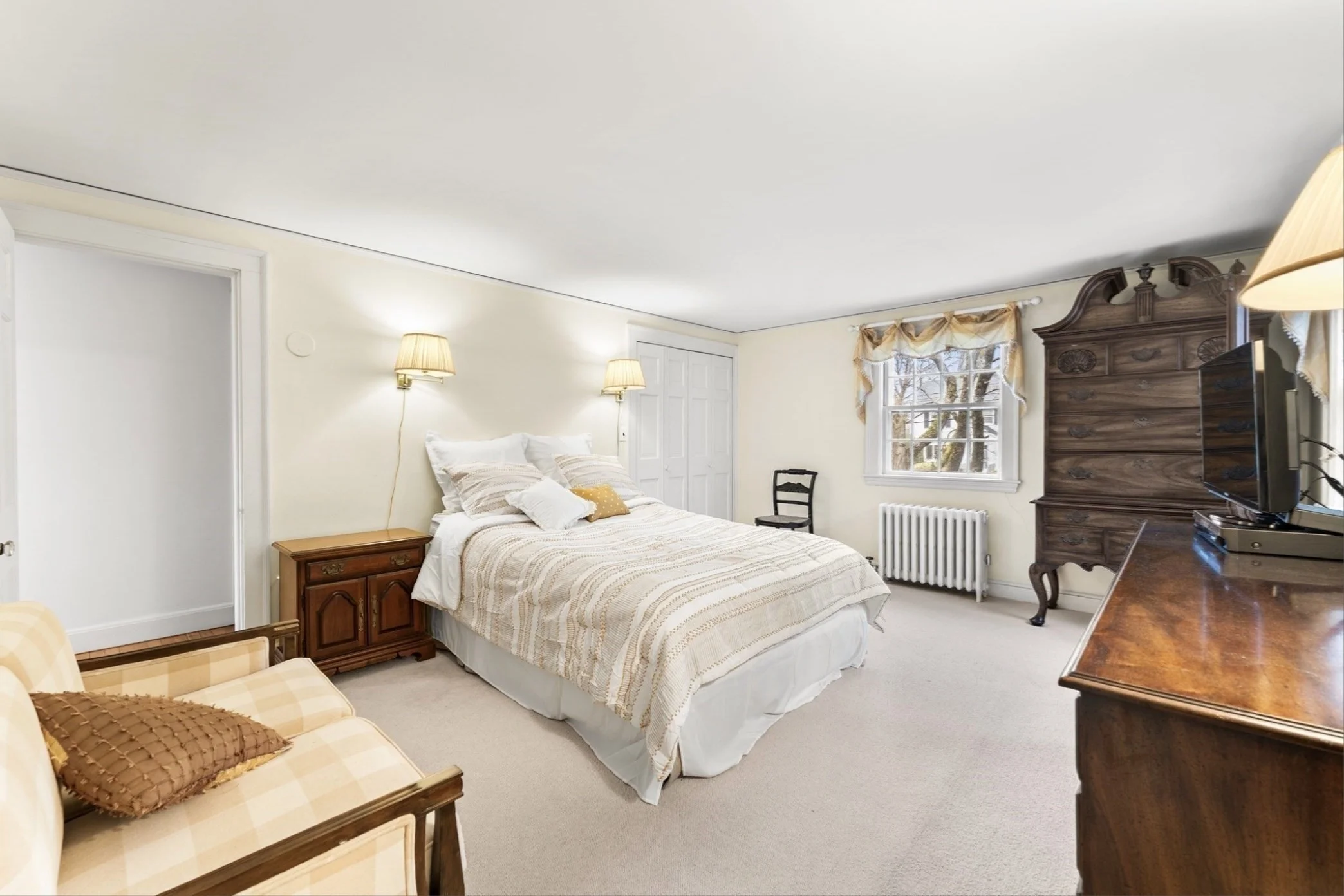 5 bed, 2 bath apartment for rent at 257 Dedham Unit na, Oak Hill — photo 16 of 25