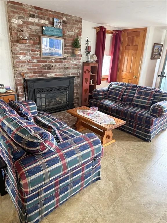 3 bed, 1 bath apartment for rent at 257 Foster Ave Unit WINTER, Marshfield — photo 6 of 15