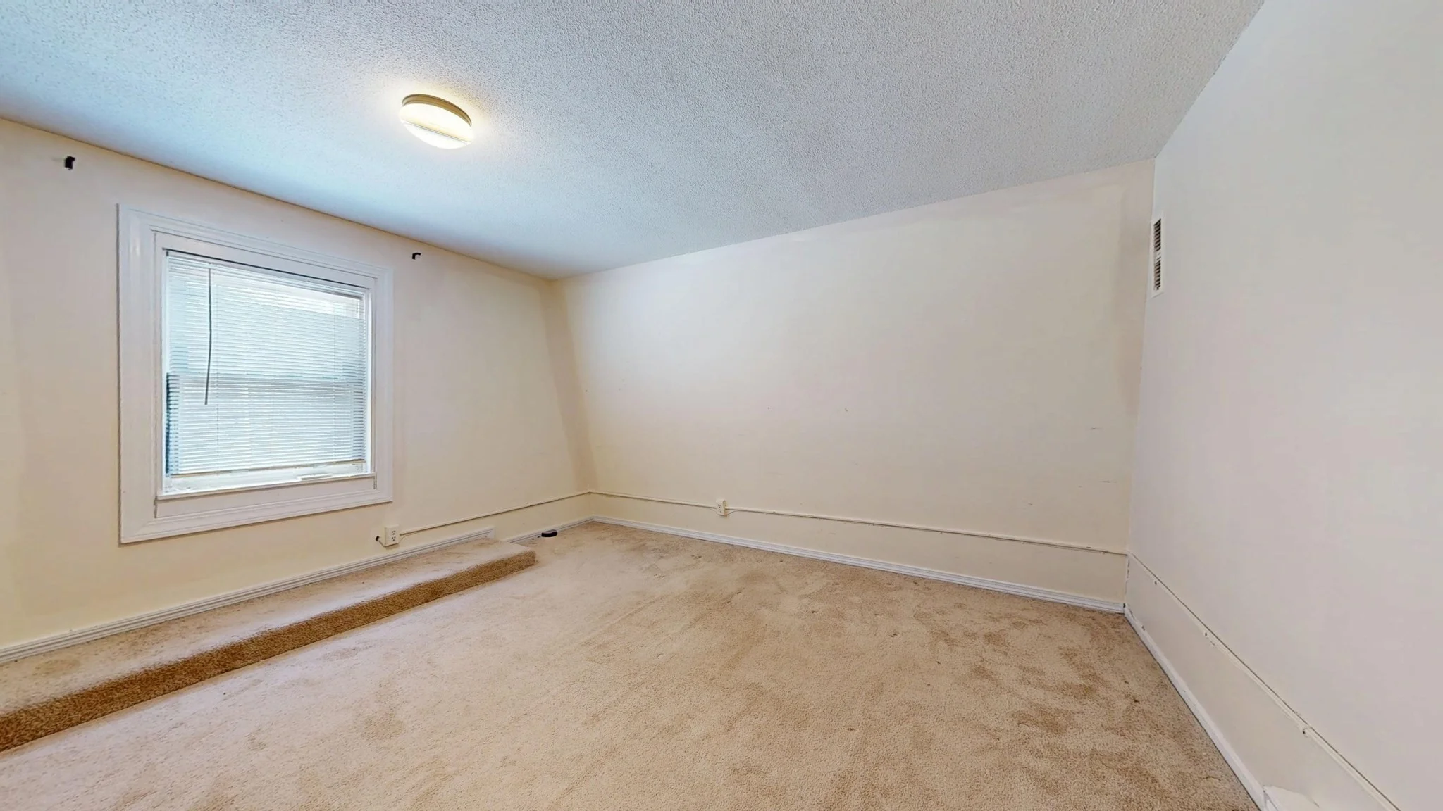 4 bed, 1 bath apartment for rent at 257 Hudson, Northborough — photo 4 of 19