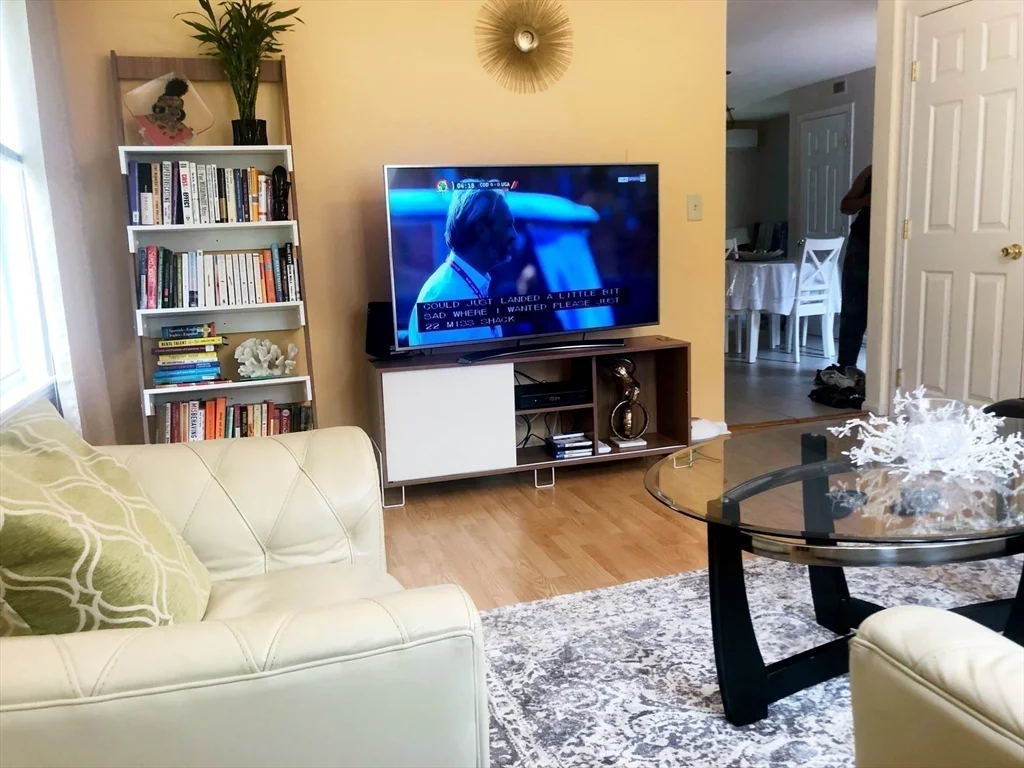 4 bed, 1 bath apartment for rent at 257 Hudson Unit --, Northborough — photo 5 of 18