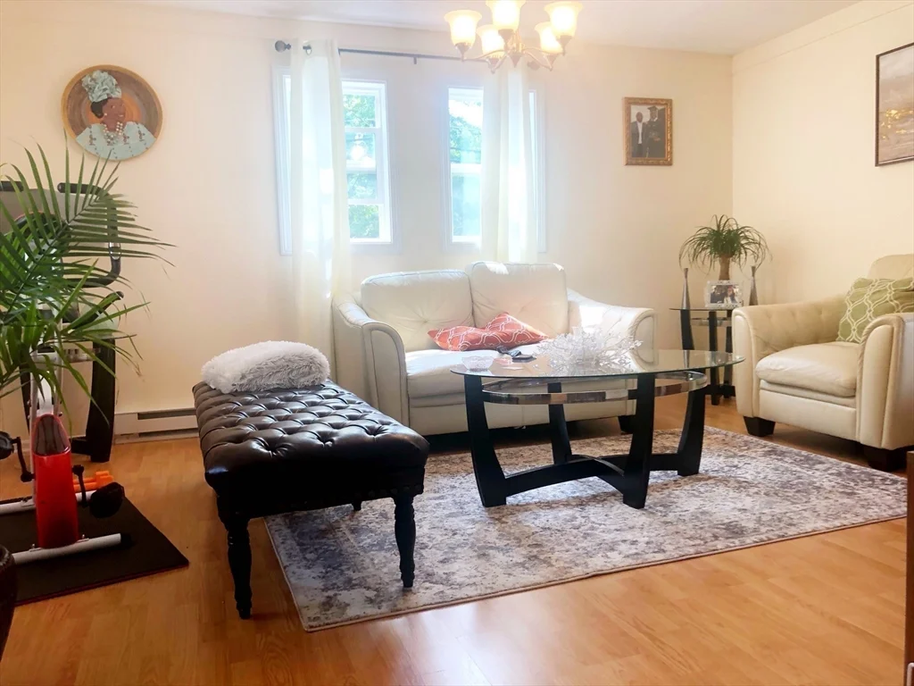 4 bed, 1 bath apartment for rent at 257 Hudson Unit --, Northborough — photo 4 of 18