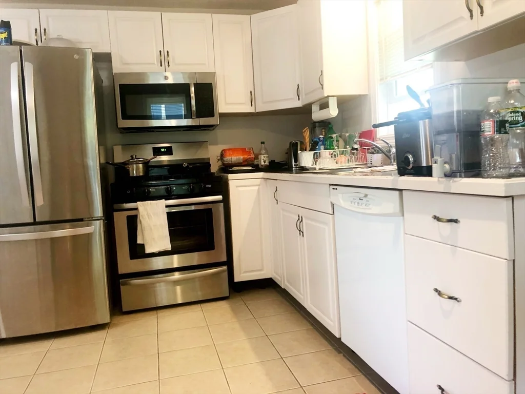 4 bed, 1 bath apartment for rent at 257 Hudson Unit --, Northborough — photo 2 of 18