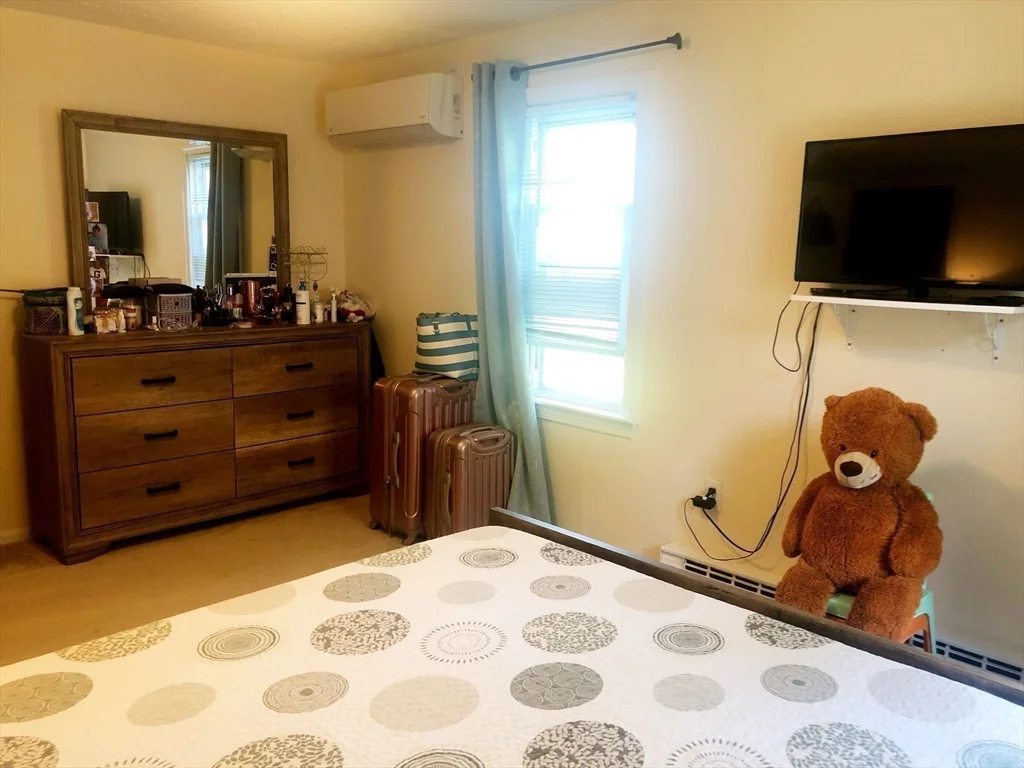 4 bed, 1 bath apartment for rent at 257 Hudson Unit --, Northborough — photo 7 of 18