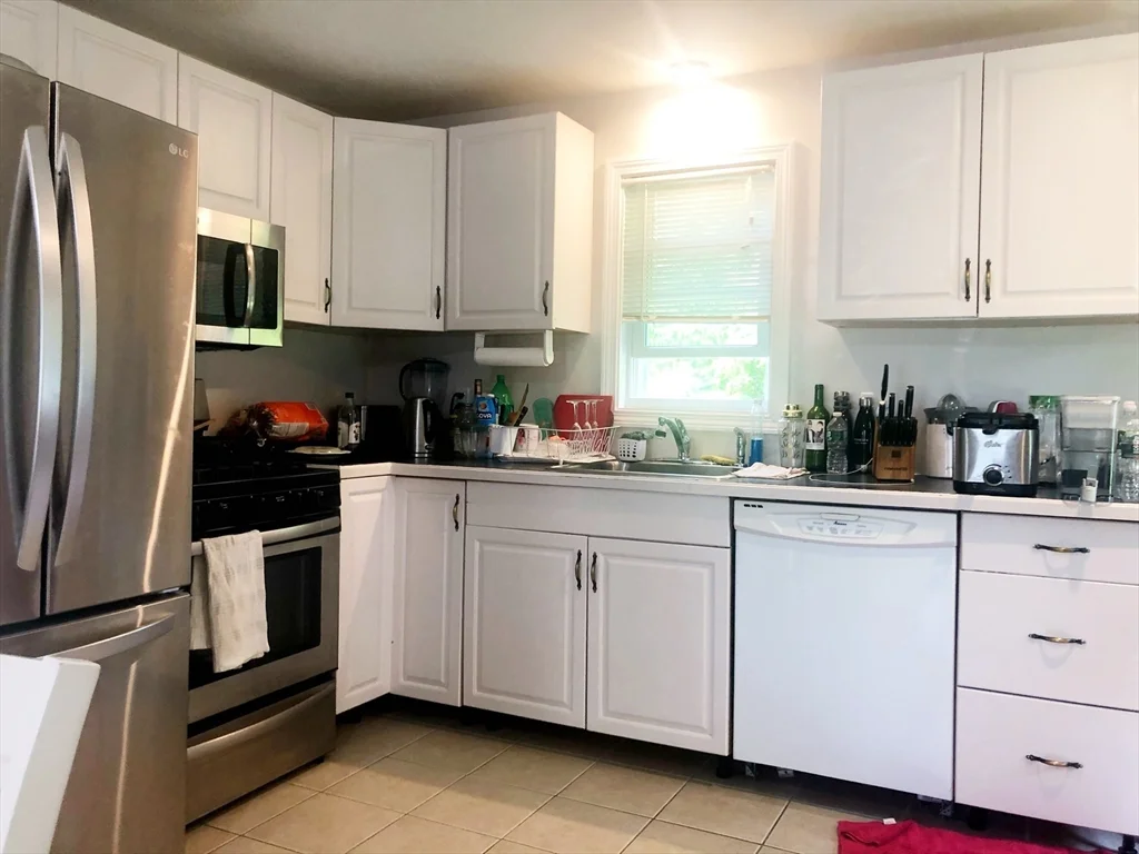 4 bed, 1 bath apartment for rent at 257 Hudson Unit --, Northborough — photo 1 of 18