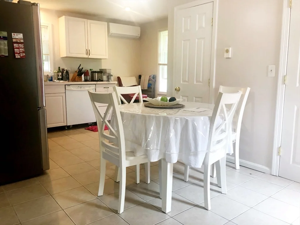 4 bed, 1 bath apartment for rent at 257 Hudson Unit --, Northborough — photo 3 of 18