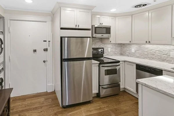 1 bed, 1 bath apartment for rent at 257 Marlborough St Unit 8, Back Bay — photo 2 of 9