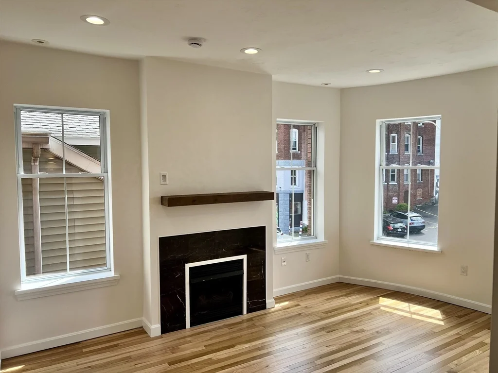 2 bed, 1 bath apartment for rent at 257 Pleasant St Unit 8, Worcester — photo 11 of 17