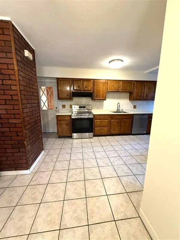 2 bed, 1 bath apartment for rent at 257 Powder House Boulevard Unit 1, West Somerville — photo 4 of 18