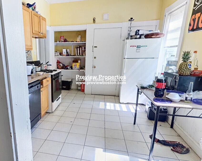 2 bed, 1 bath apartment for rent at 2572 Massachusetts Ave Unit 1P, North Cambridge
