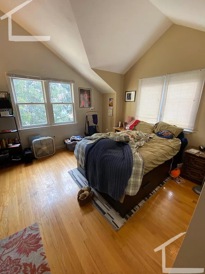 4 bed, 3 bath apartment for rent at 258 Allston St Unit B, Brighton — photo 4 of 35