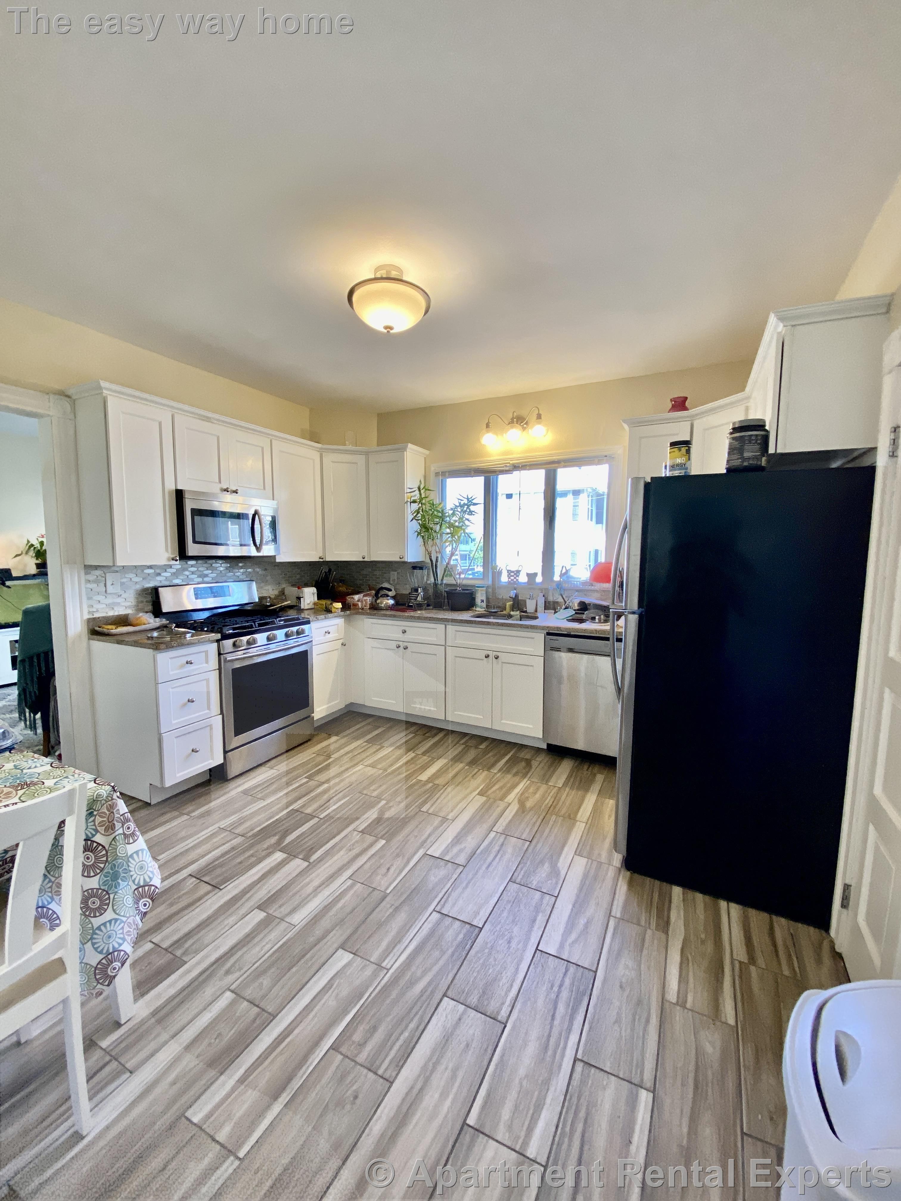 3 bed, 2 bath apartment for rent at 258 Belmont St Unit 1, Watertown Center — photo 1 of 10