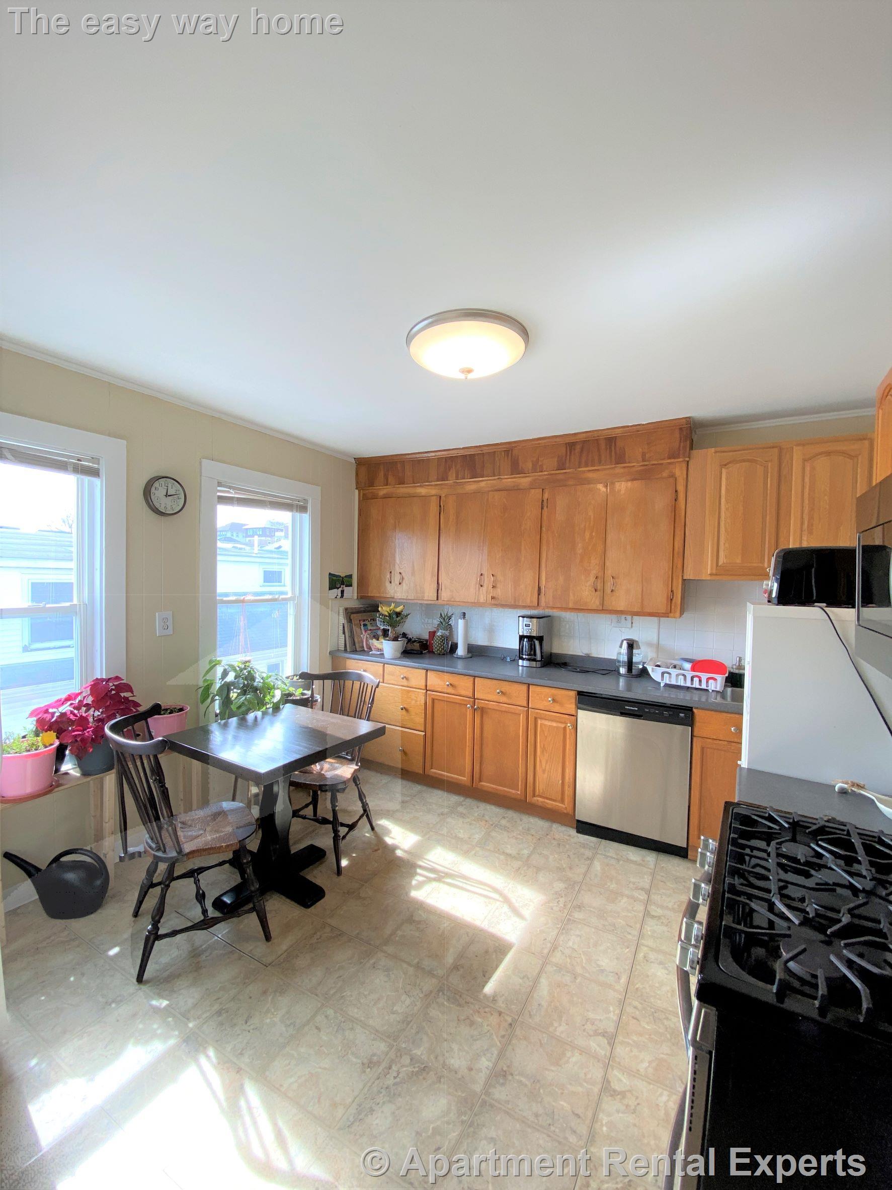 2 bed, 1 bath apartment for rent at 258 Belmont St Unit 3, Watertown Center — photo 2 of 14