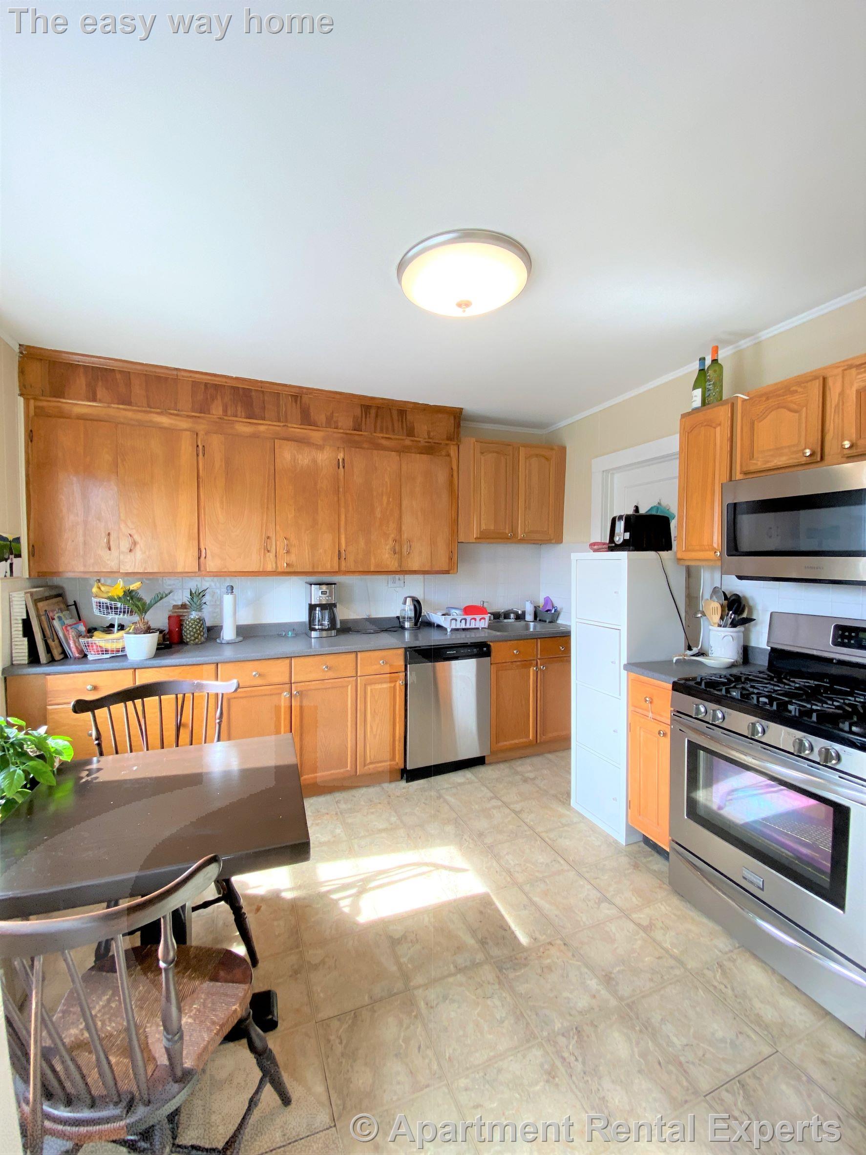 2 bed, 1 bath apartment for rent at 258 Belmont St Unit 3, Watertown Center