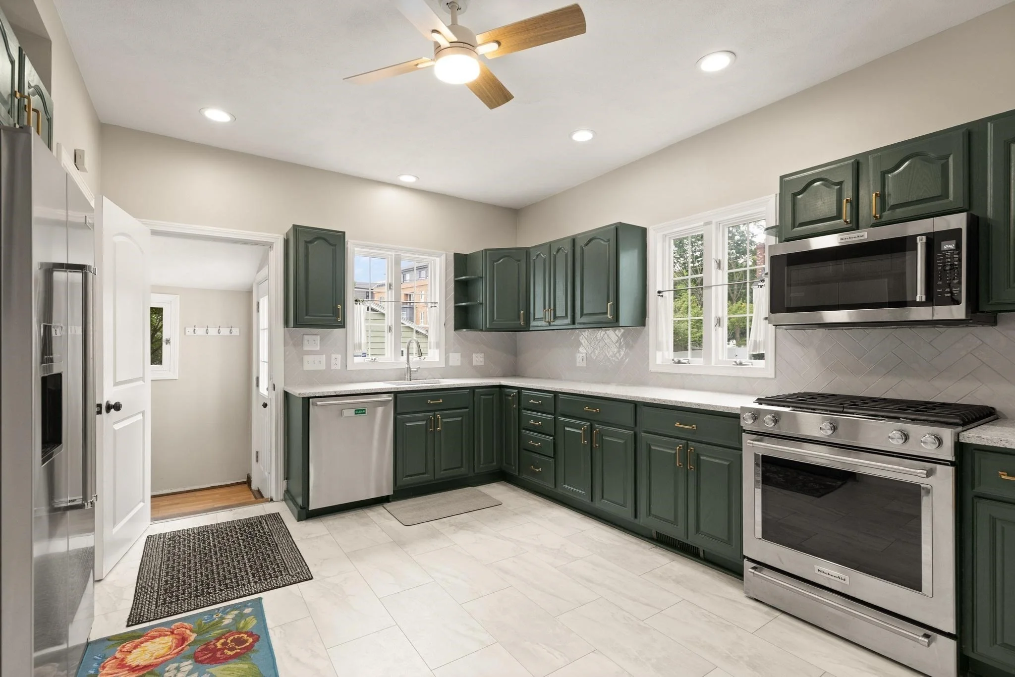 4 bed, 2 bath apartment for rent at 258 Cross St Unit 0, Winchester — photo 3 of 23