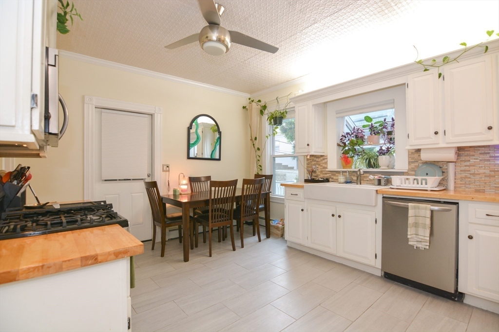 3 bed, 1 bath apartment for rent at 258 E Cottage St Unit 1, Dorchester — photo 6 of 12