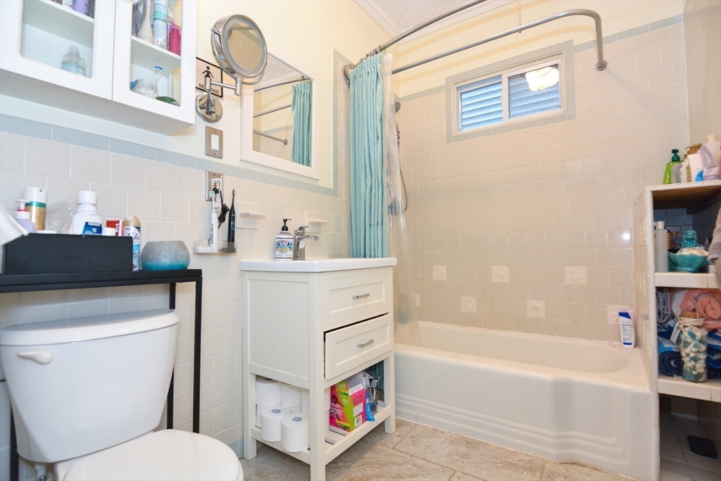 3 bed, 1 bath apartment for rent at 258 E Cottage St Unit 1, Dorchester — photo 10 of 12