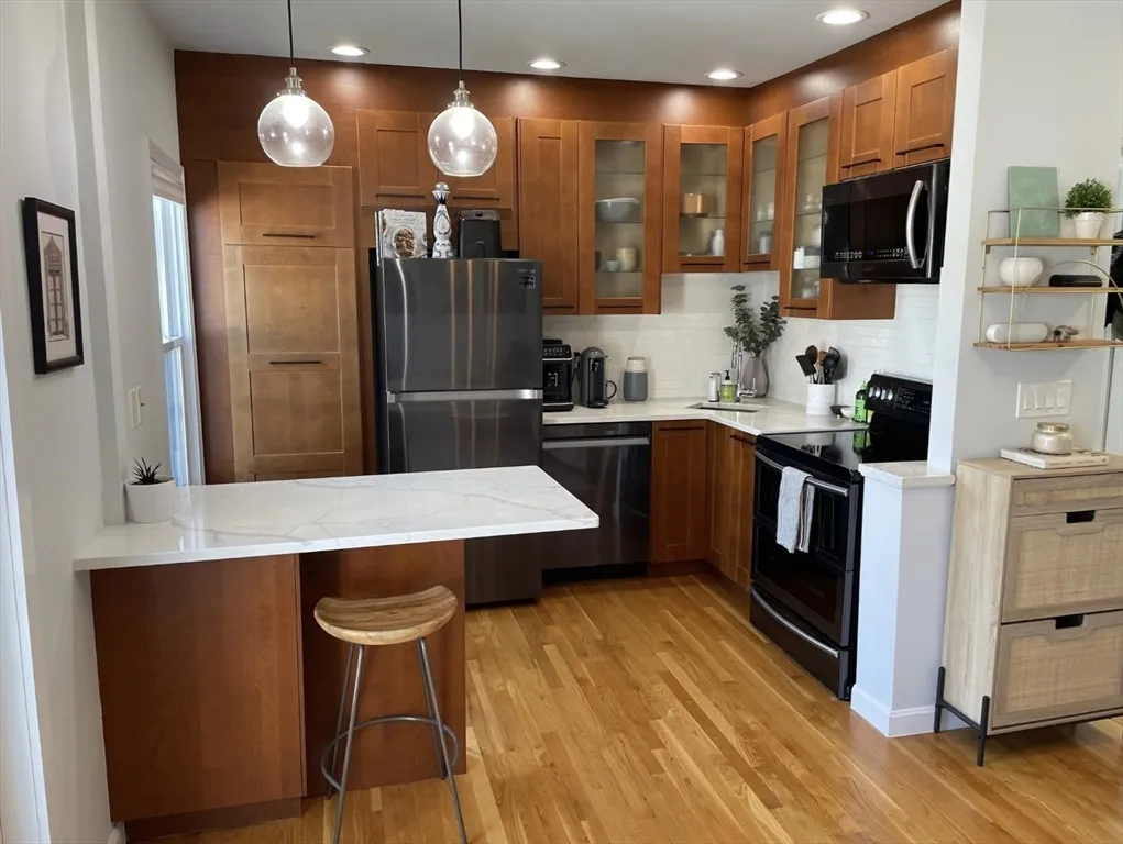 1 bed, 1 bath apartment for rent at 258 Everett St Unit 3, East Boston — photo 1 of 14