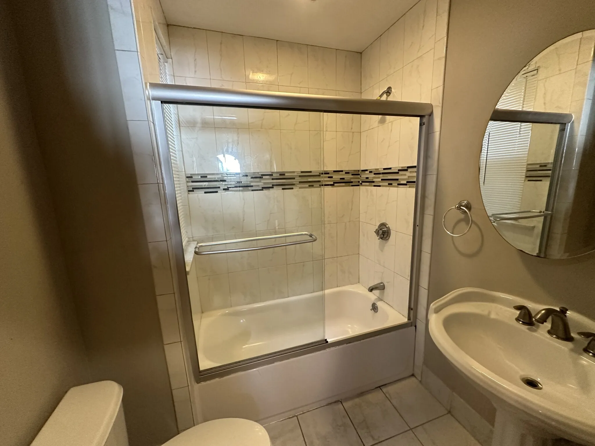 3 bed, 1 bath apartment for rent at 258 Lexington St Unit 2, East Boston — photo 10 of 13