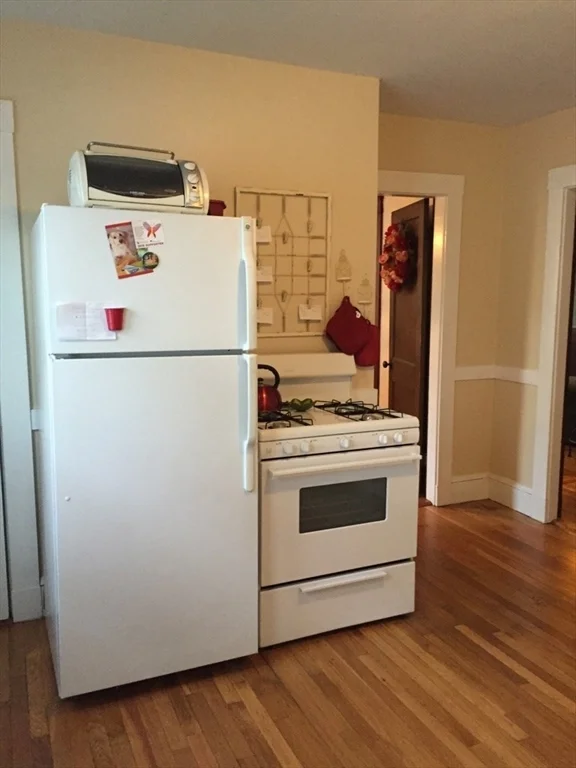 1 bed, 1 bath apartment for rent at 258 Robbins St Unit A, South Waltham — photo 3 of 8