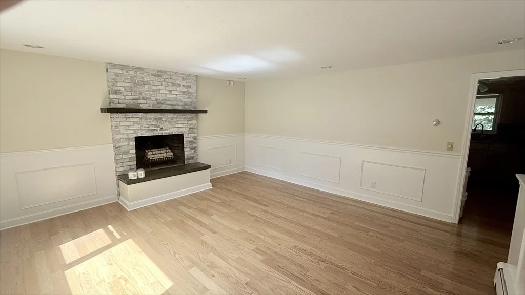 5 bed, 2 bath apartment for rent at 258 State St, Hanson — photo 5 of 21