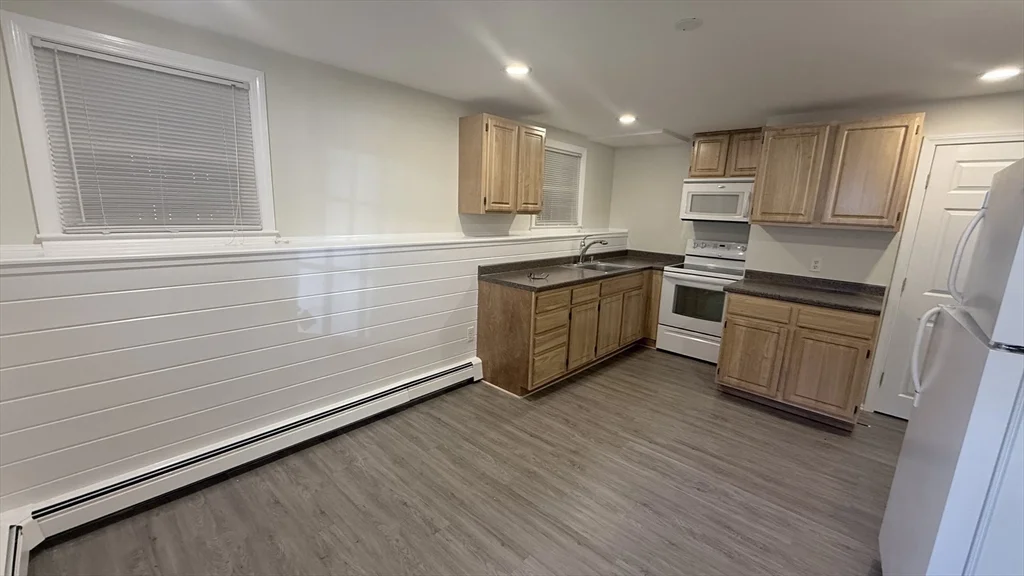 5 bed, 2 bath apartment for rent at 258 State St, Hanson — photo 14 of 21