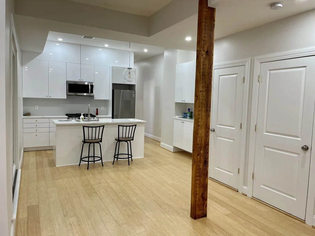 2 bed, 2 bath apartment for rent at 258 W Broadway Unit 4, South Boston — photo 3 of 18