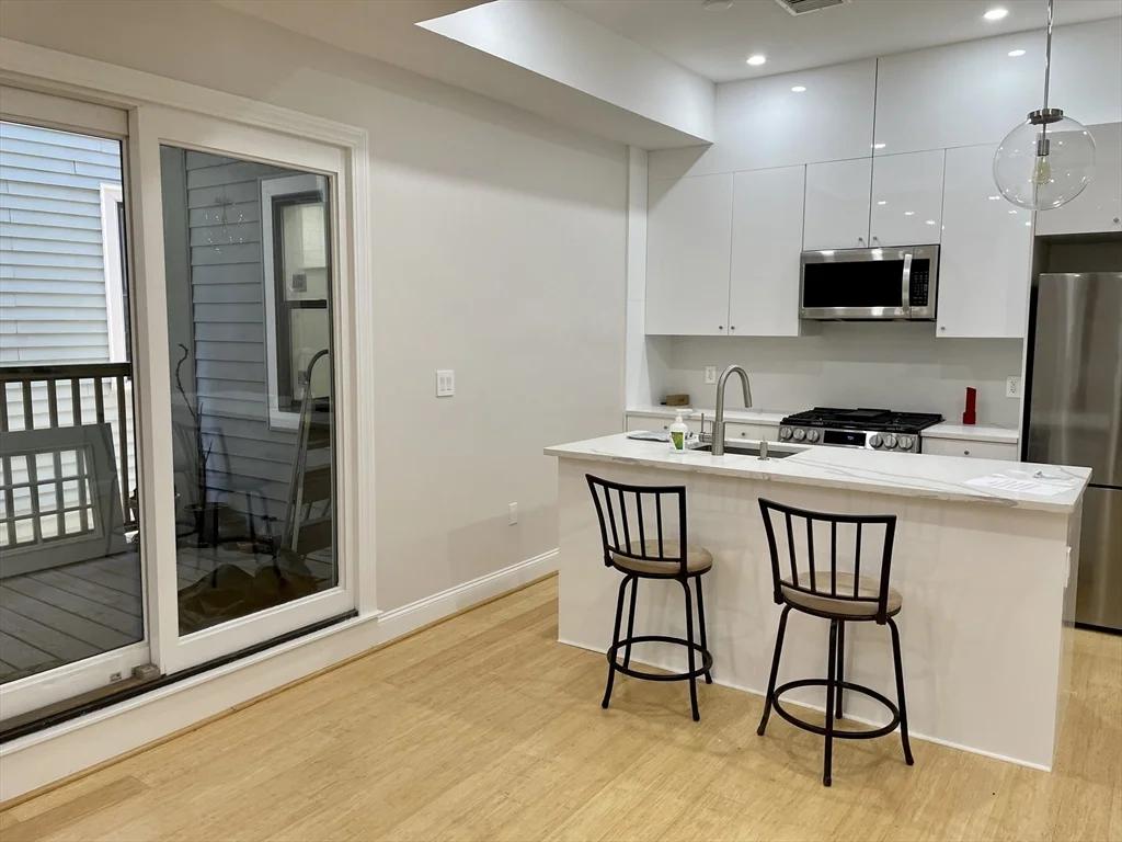 2 bed, 2 bath apartment for rent at 258 W Broadway Unit 4, South Boston — photo 2 of 18