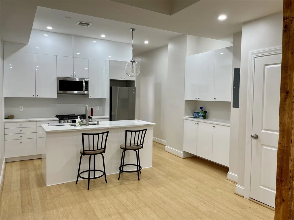 2 bed, 2 bath apartment for rent at 258 W Broadway Unit 4, South Boston — photo 1 of 18