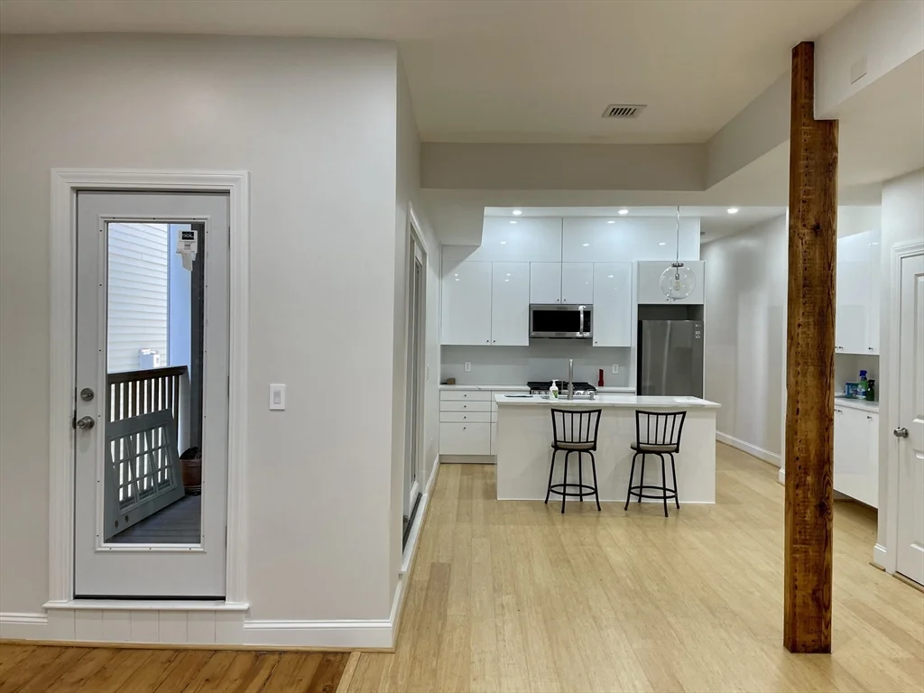 2 bed, 2 bath apartment for rent at 258 W Broadway Unit 4, South Boston — photo 4 of 18