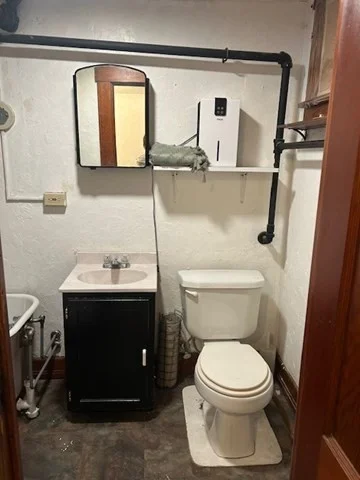 1 bed, 1 bath apartment for rent at 258 Wallingford Ave Unit 1, Athol — photo 5 of 7