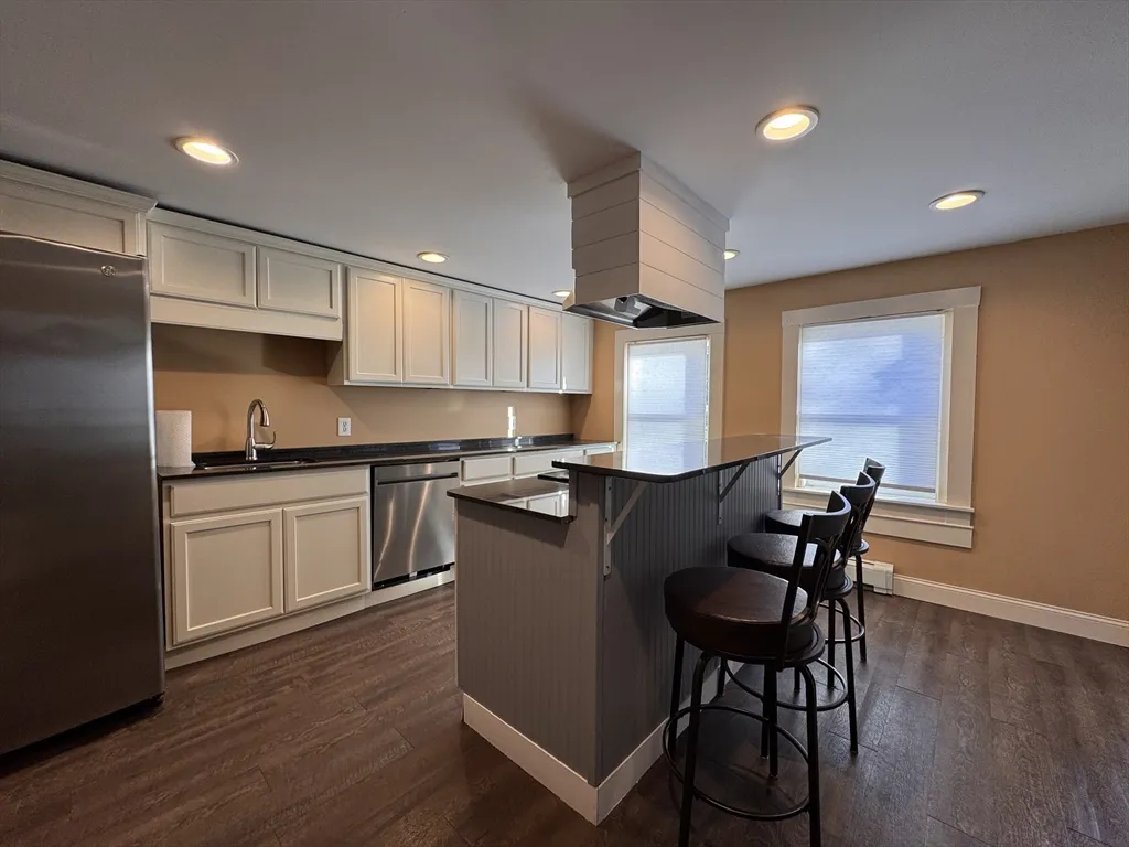 3 bed, 1 bath apartment for rent at 258 Walnut St Unit 1, Bridgewater — photo 6 of 19