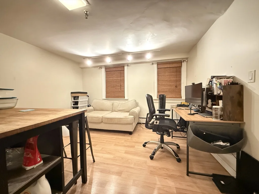1 bed, 1 bath apartment for rent at 259 Beacon St Unit 2, Back Bay — photo 3 of 9