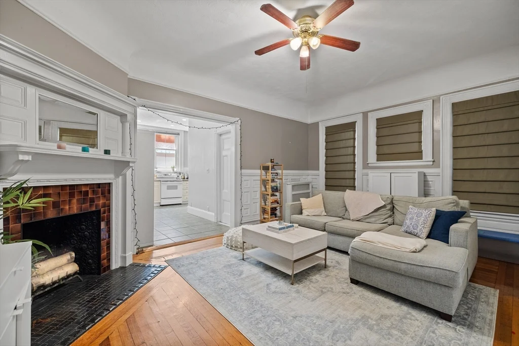 2 bed, 1 bath apartment for rent at 259 Beacon St Unit 23, Back Bay — photo 3 of 14