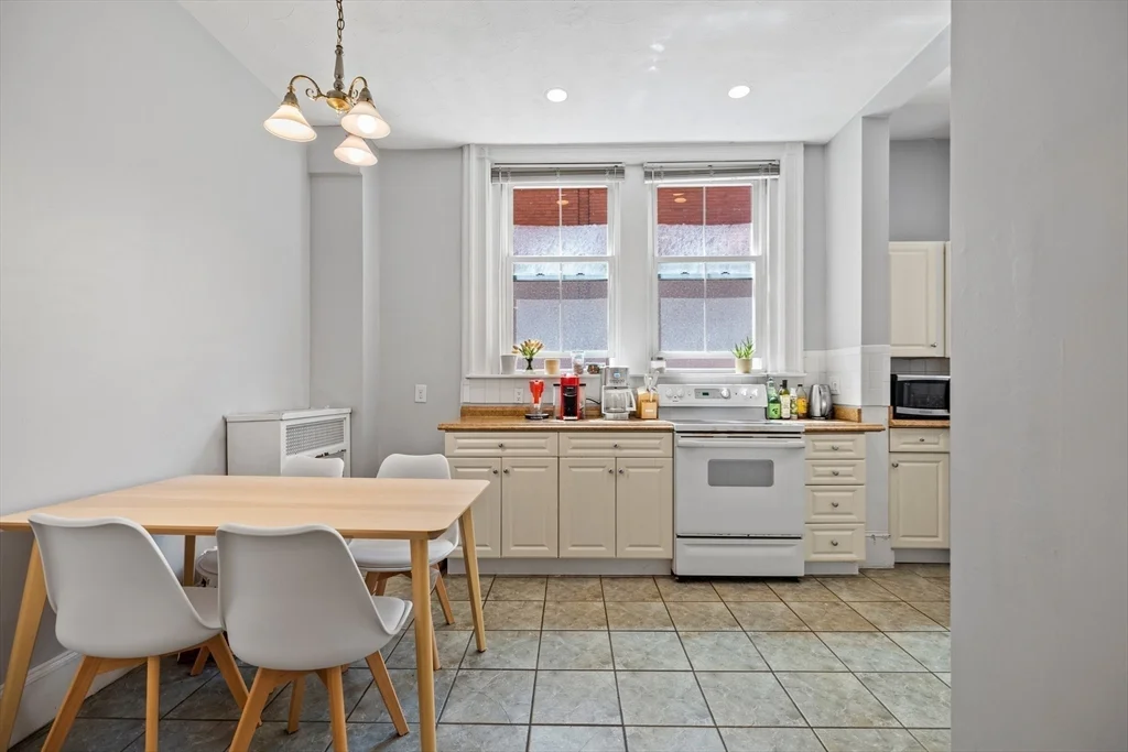 2 bed, 1 bath apartment for rent at 259 Beacon St Unit 23, Back Bay — photo 5 of 14