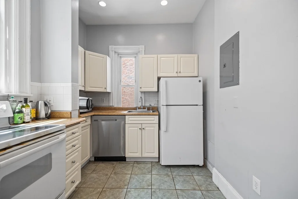 2 bed, 1 bath apartment for rent at 259 Beacon St Unit 23, Back Bay — photo 6 of 14