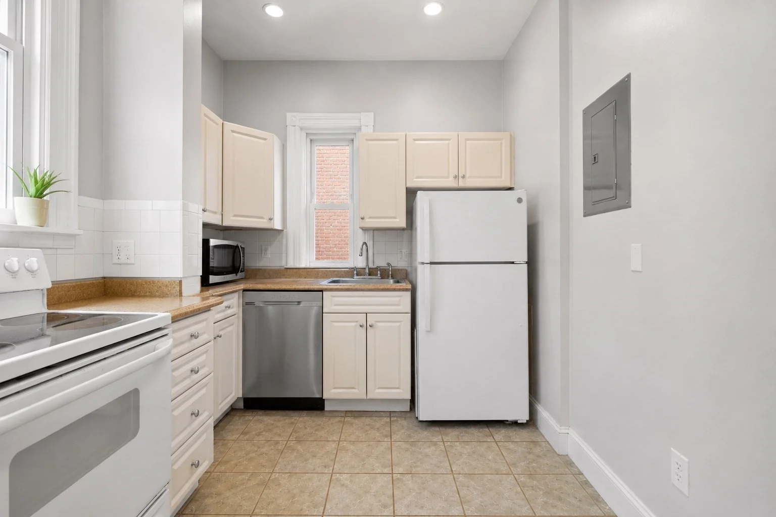 2 bed, 1 bath apartment for rent at 259 Beacon St Unit 23, Back Bay — photo 6 of 14